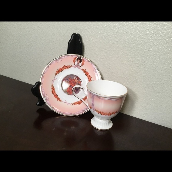 Rare AVON VINTAGE TEA CUP AND SAUCER - Picture 6 of 6